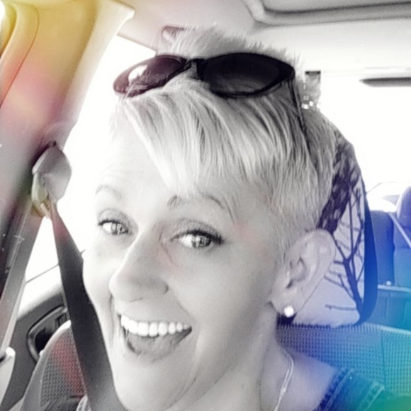 Meet your Posher, Debbie - Picture 2 of 2